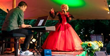 Karin Bloemen en Bernd van den Bos bij De Koepel in Lunteren (Foto: Riana Wassing)