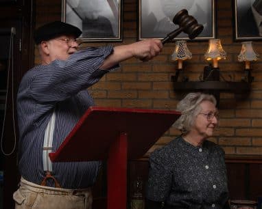 Ouderwetse houtveiling brengt € 5.200 op voor Eendjesvijver